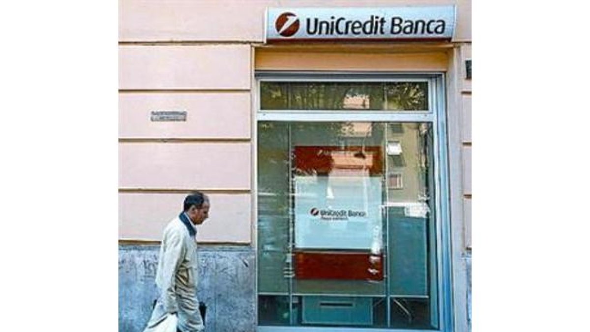 Oficina de Unicredito en Roma.-