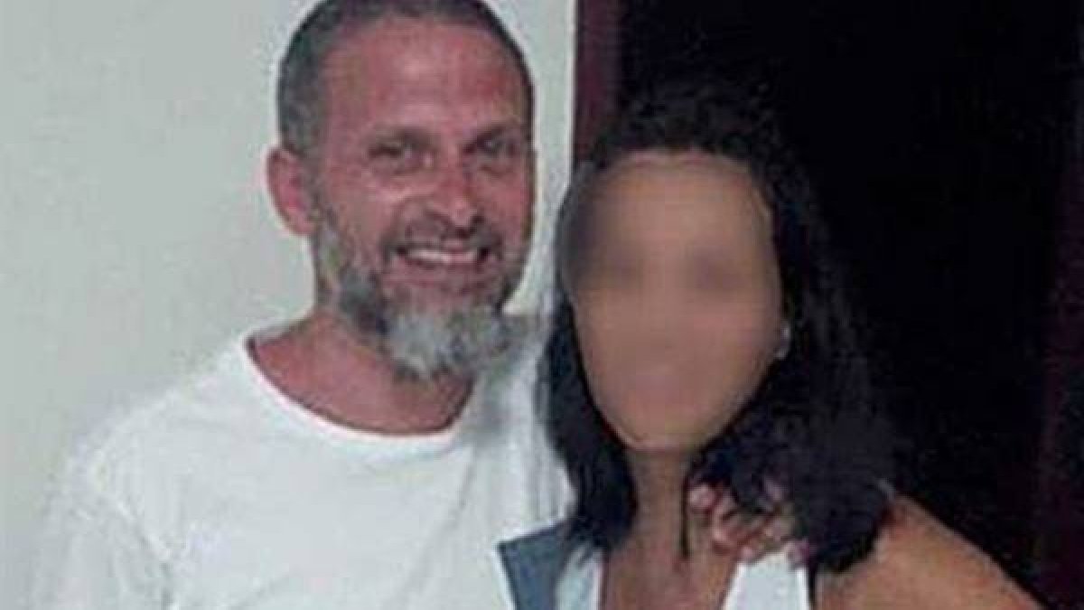 Ariel Darío Leites Do Santos, en la foto con su nueva compañera en Brasil, en una imagen de su perfil de Facebook.-