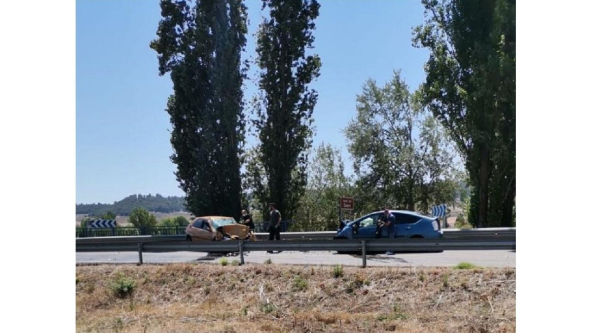 Colisión entre dos turismos cerca de Renedo de Esgueva. - EM