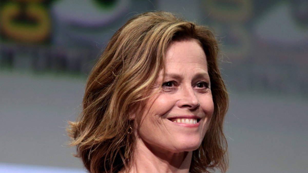 Sigourney Weaver. E.M.