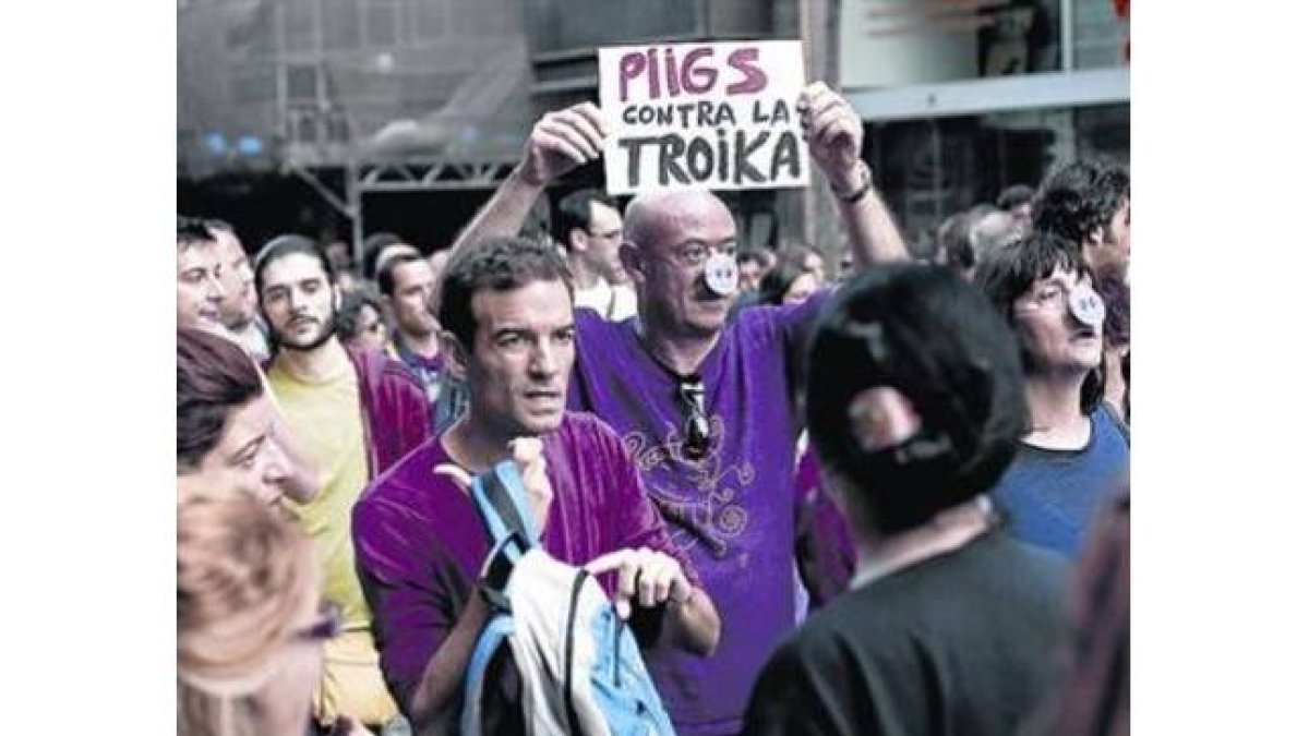 Protesta contra la troika celebrada en Barcelona en junio del 2013.-Foto: ARCHIVO / ARNAU BACH