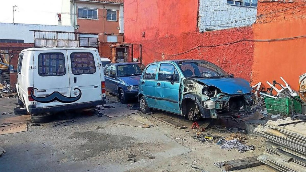 Uno de los ‘talleres’ inspeccionados en la operación de la Policía Municipal en la Zona Este (Delicias y las Flores).-E. M.