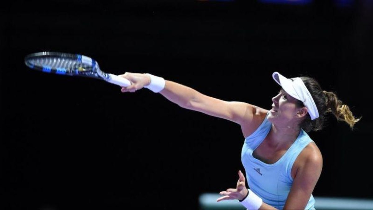Muguruza, durante el partido frente a Radwanska en el Masters.-ROSLAN RAHMAN