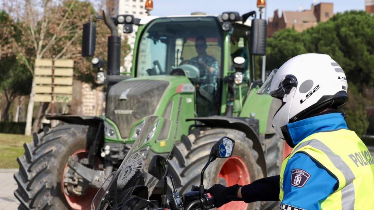 Tractorada en Valladolid en dirección a la sede de la Consejería de Agricultura. -PHOTOGENIC