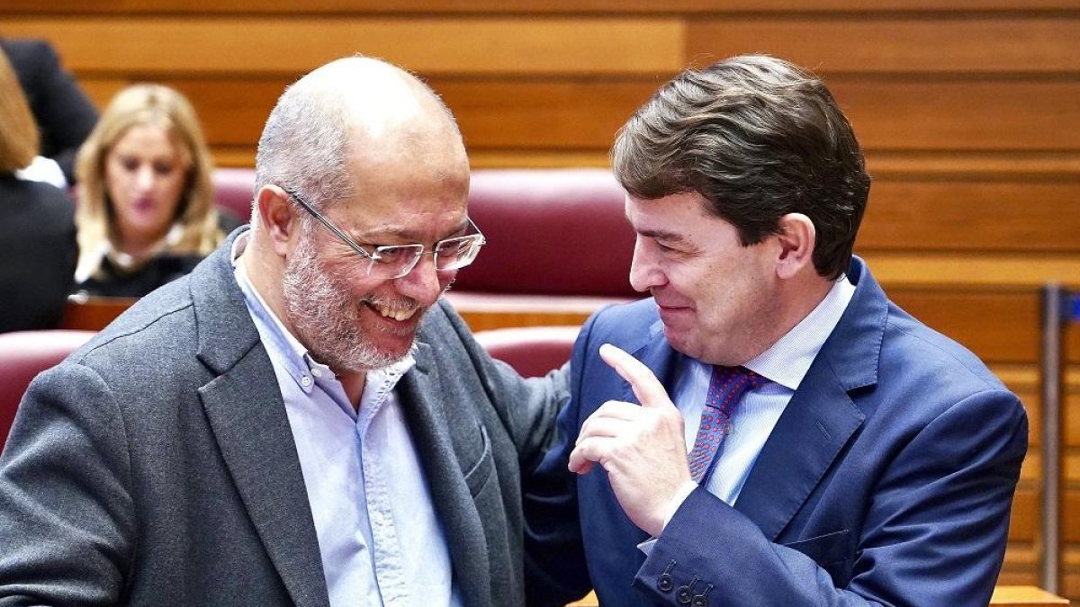 El vicepresidente de la Junta, Francisco Igea, junto al presidente del Gobierno autonómico Alfonso Fernández Mañueco.-ICAL