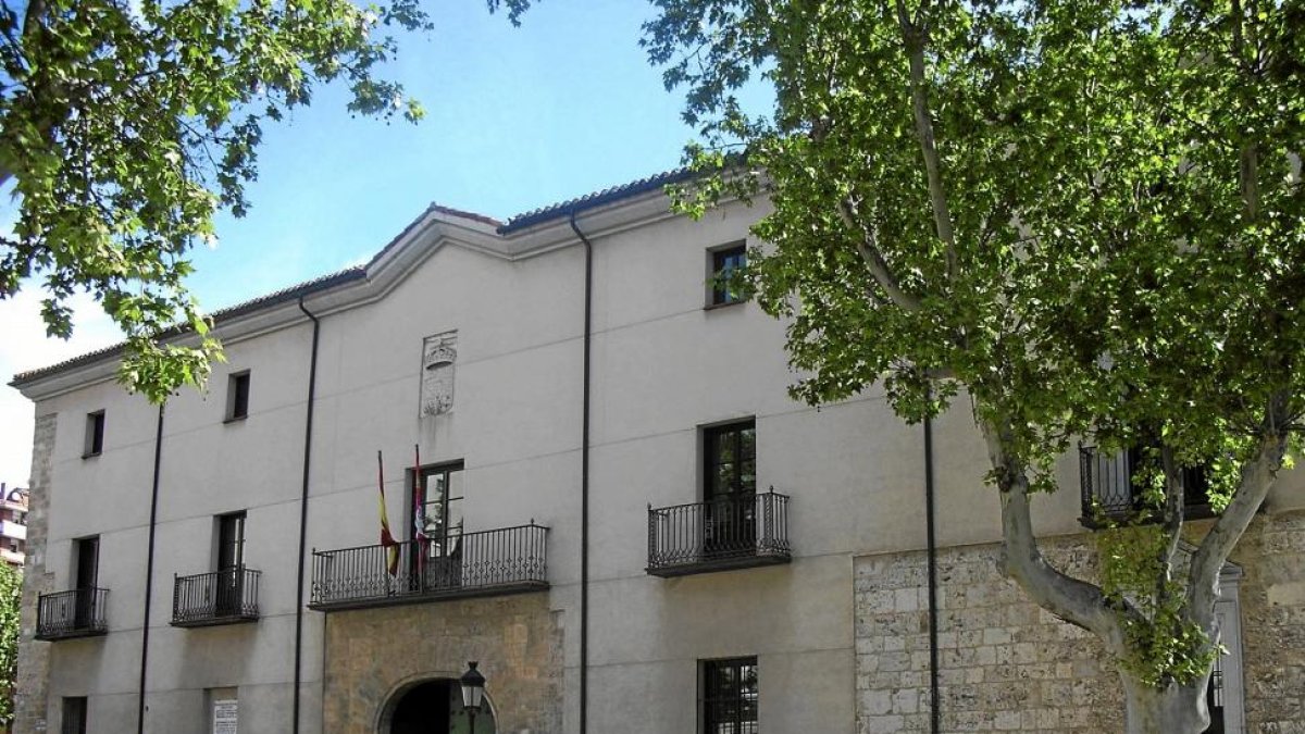 Fachada del Palacio de los Vivero-METROPOLI