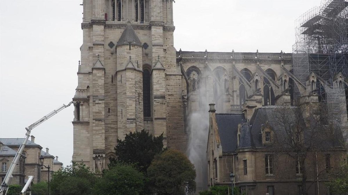 Notre Dame despué del incendio-E. PRESS