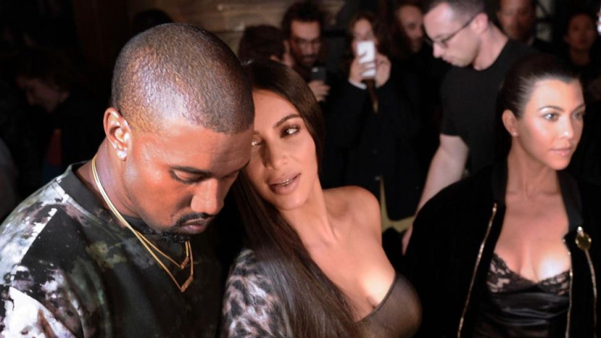 Kim Kardashian, junto a su marido, Kanye West, en París.-AFP / ALAIN JOCARD