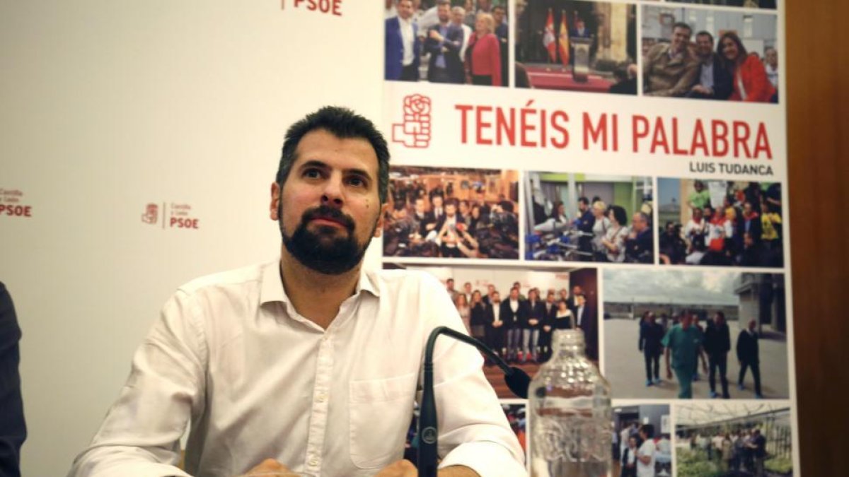 El secretario general del PSCyL, Luis Tudanca, mantiene un encuentro con militantes del PSOE en Segovia-ICAL