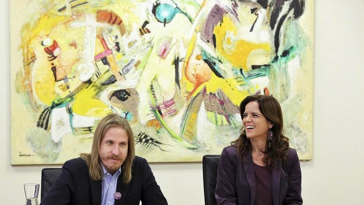 Pablo Fernández y Ana Carlota Amigo, en un momento de la junta de portavoces.-ICAL