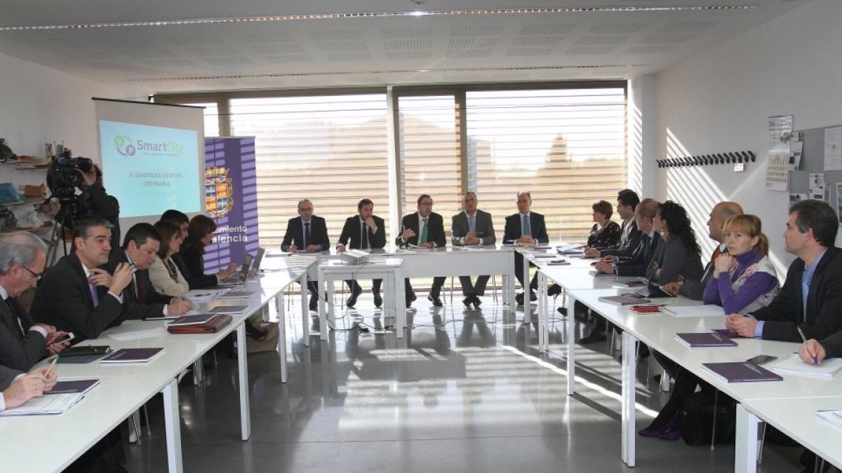 Asamblea General Ordinaria de la Asociación Smart City Valladolid y Palencia Los alcaldes de Palencia, Alfonso Polanco, y Valladolid, Óscar Puente, presiden la II Asamblea General Ordinaria de la Asociación Smart City-ICAL