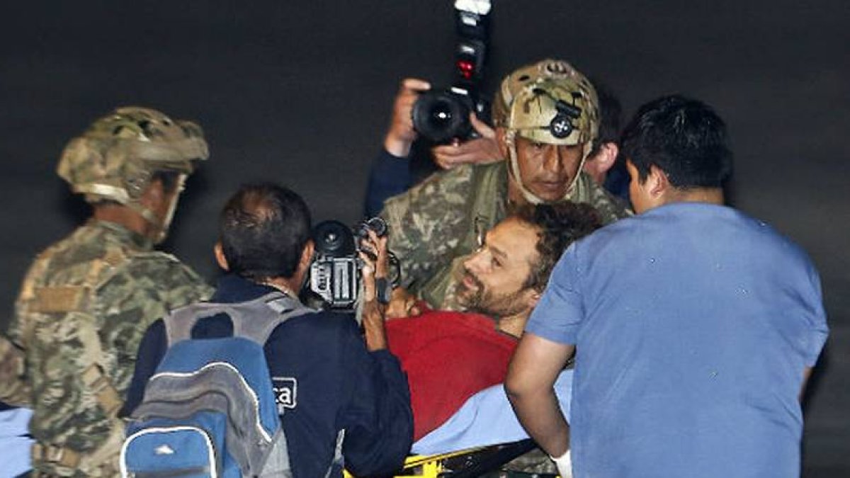 Tras 12 días herido en el interior de una cueva, por fin Cecilio López Tercero ha podido ver la luz.-Foto: EFE / STRINGER
