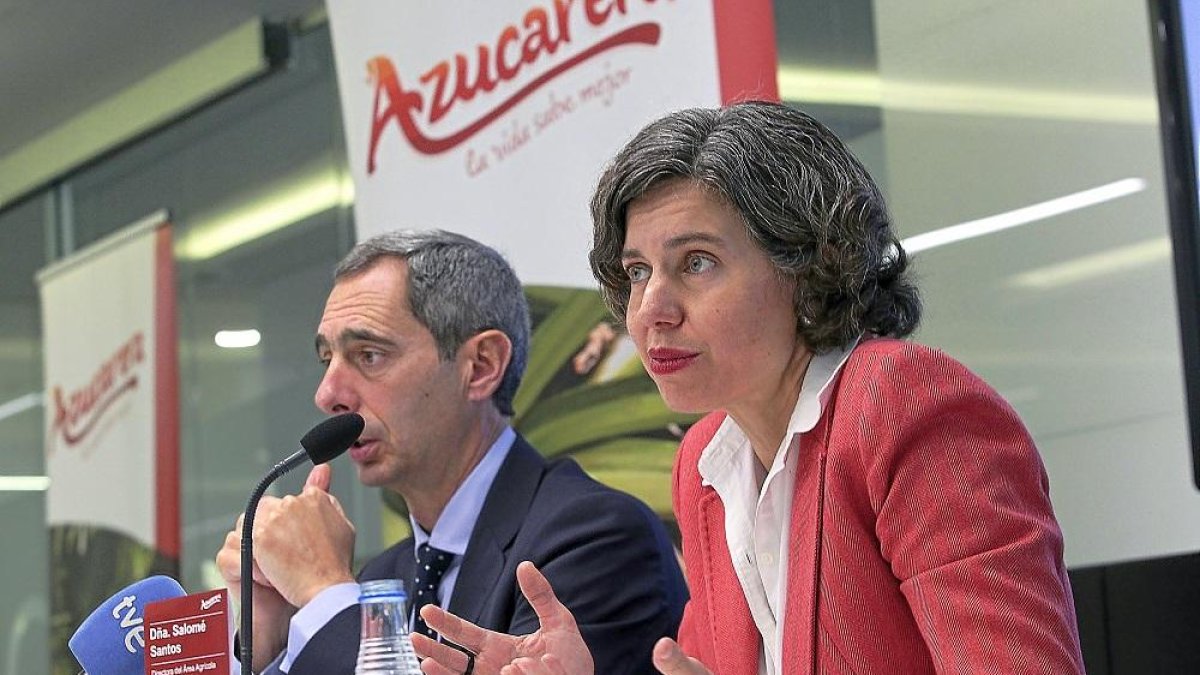 Juan Luis Rivero y Salomé Santos, en un momento de su comparecencia ante la prensa después de romper unilateralmente el AMI.-ICAL