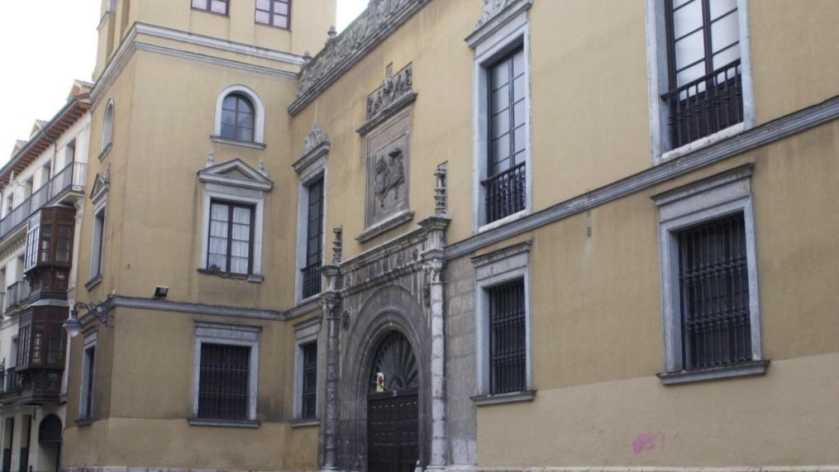 Fachada del Palacio Arzobispal de Valladolid en una imagen de archivo - E.M.