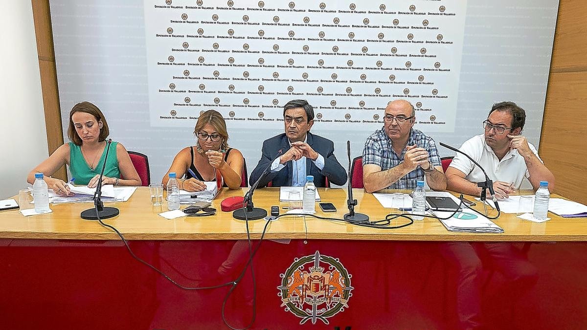 Vicente, López, Hernández, Arpa y Gallego, ayer, en la última sesión de la comisión de investigación de Meseta Ski.-E. M.
