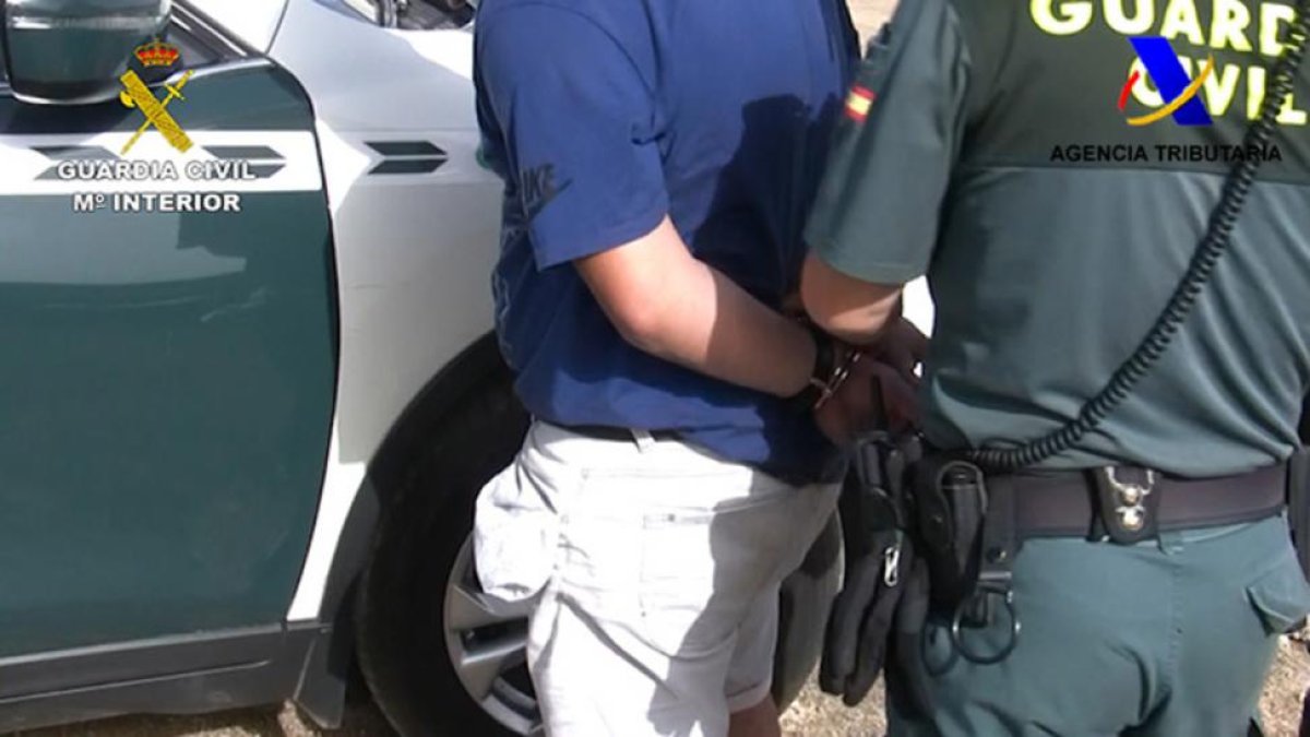Imagen de archivo de una operación de la Guardia Civil.-EL PERIÓDICO