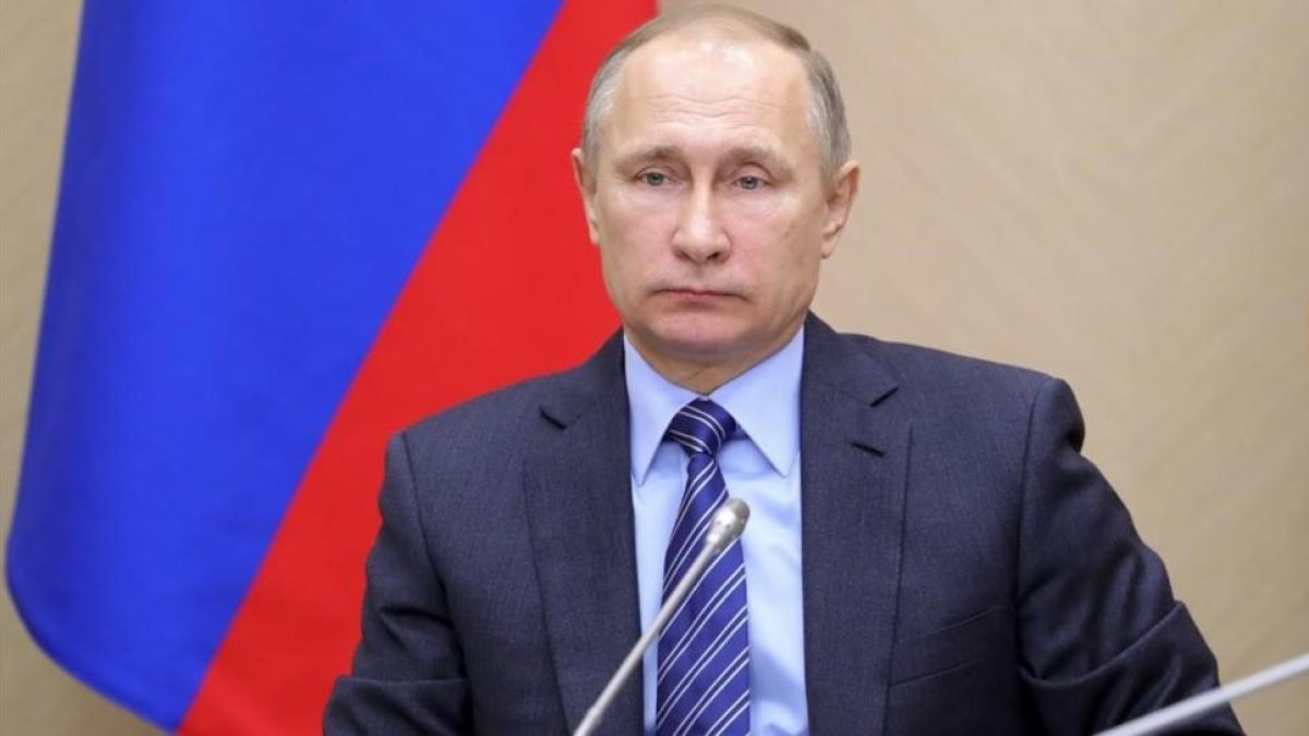 Putin durante una reunión de Gabinete, en la residencia de Novo-Ogaryovo, en las afueras de Moscú, el 17 de febrero.-AP