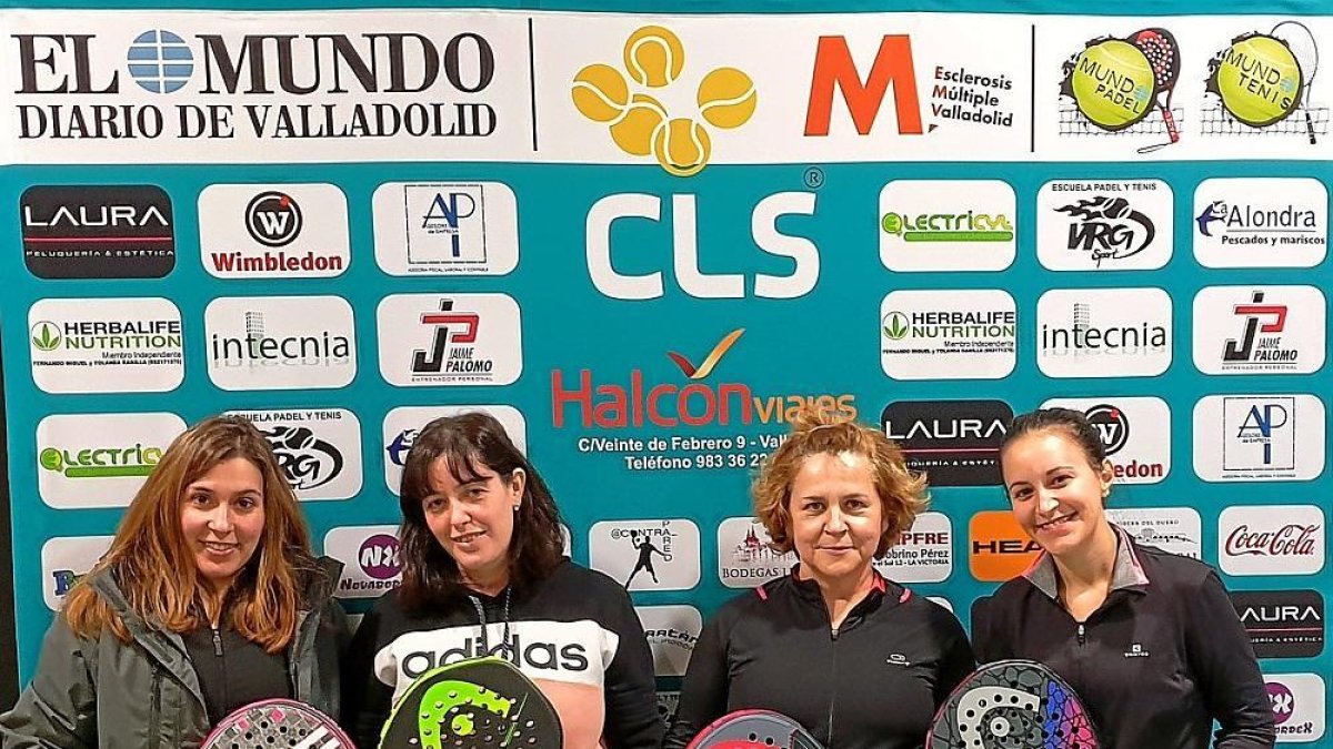 Cristina Martín, María Román, Conchi Miguelsanz y Bea Garrido antes de comenzar su partido.-
