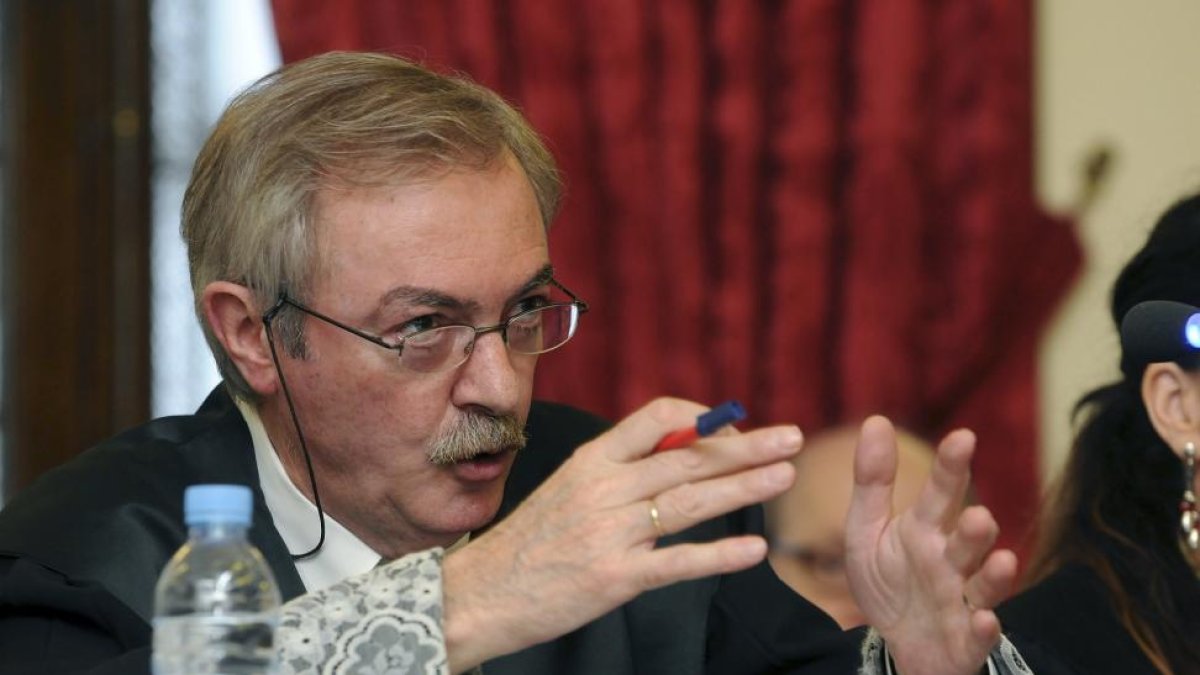 El fiscal Emilio Fernández, en un momento de la vista-J. CASARES (POOL)