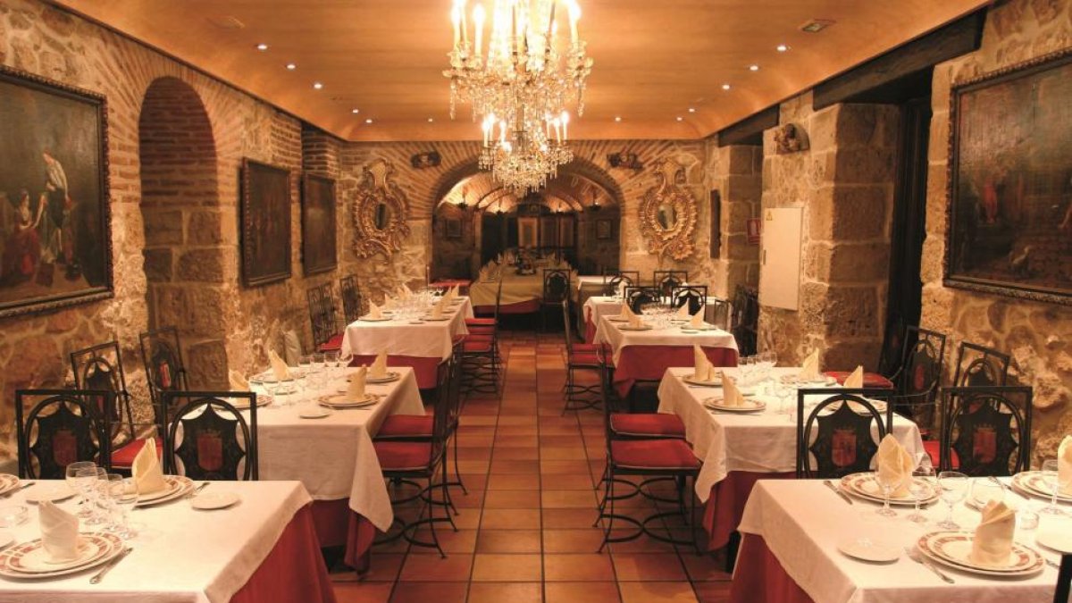 Detalle de uno de los comedores de este céntrico restaurante vallisoletano.-L. P.