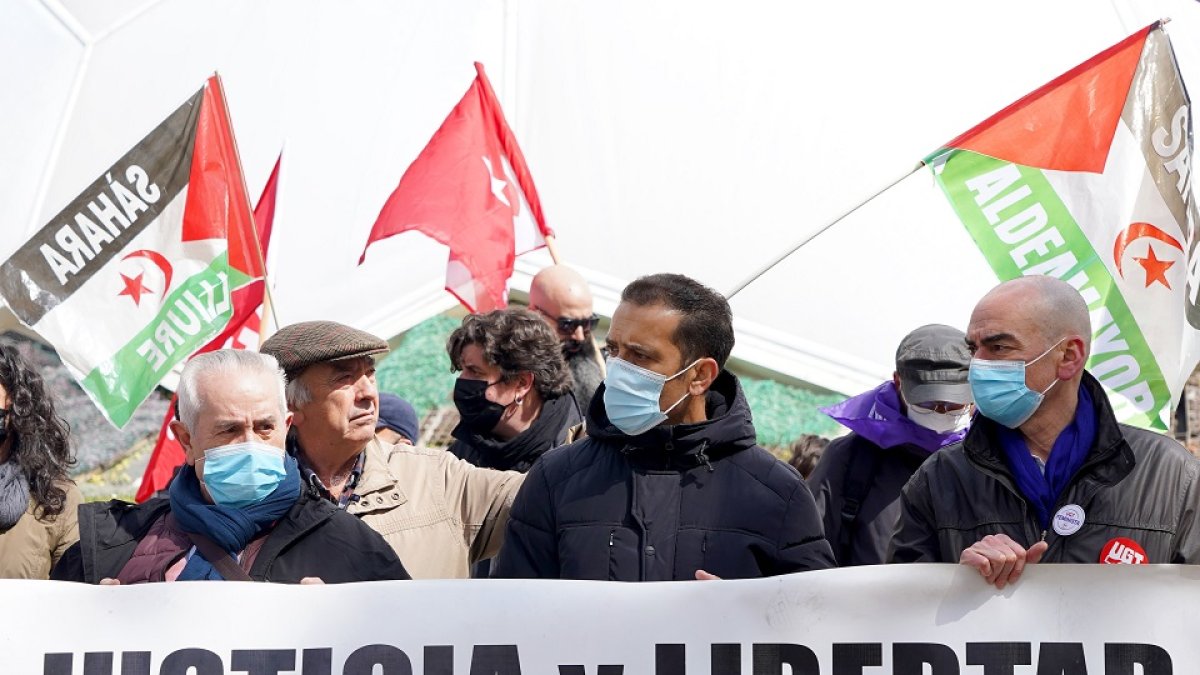 El Movimiento Solidario con el Sáhara Occidental en Castilla y León y la Delegación del Frente Polisario en la Comunidad en la concentración.- ICAL