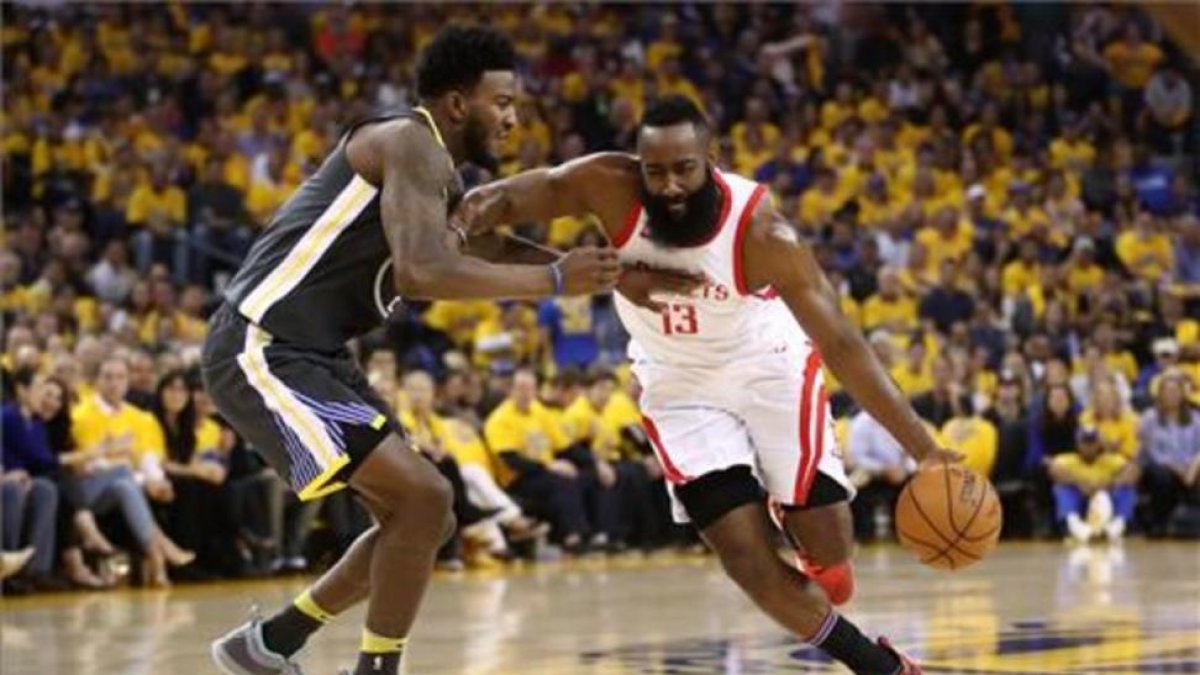 James Harden en la victoria del miércoles en casa de los Golden State.-/ AFP