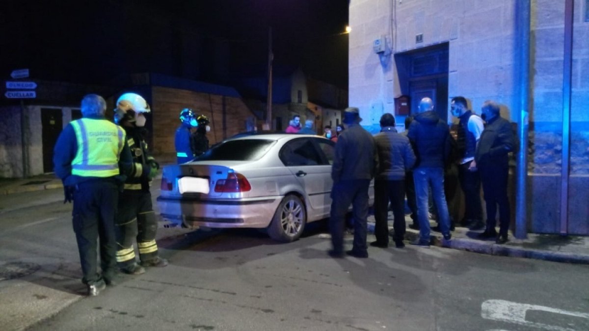 Foto del vehículo estrellado en Íscar. - BOMBEROS DE LA DIPUTACIÓN DE VALLADOLID