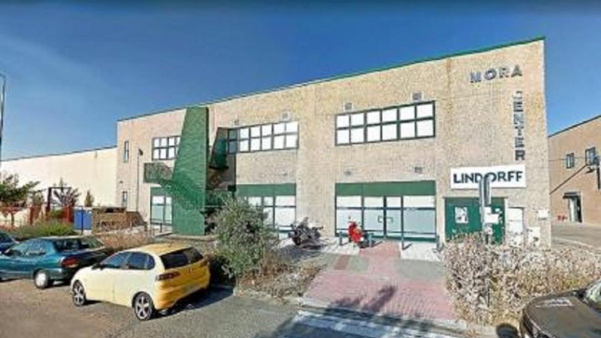 Fachada del centro de Lindorff en el Polígono La Mora de La Cistérniga.-EL MUNDO