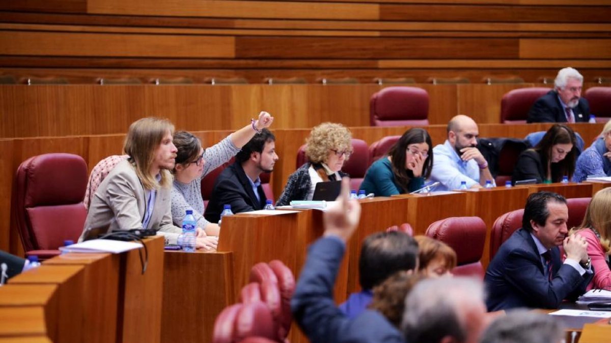 Votación en el Pleno de las Cortes-ICAL