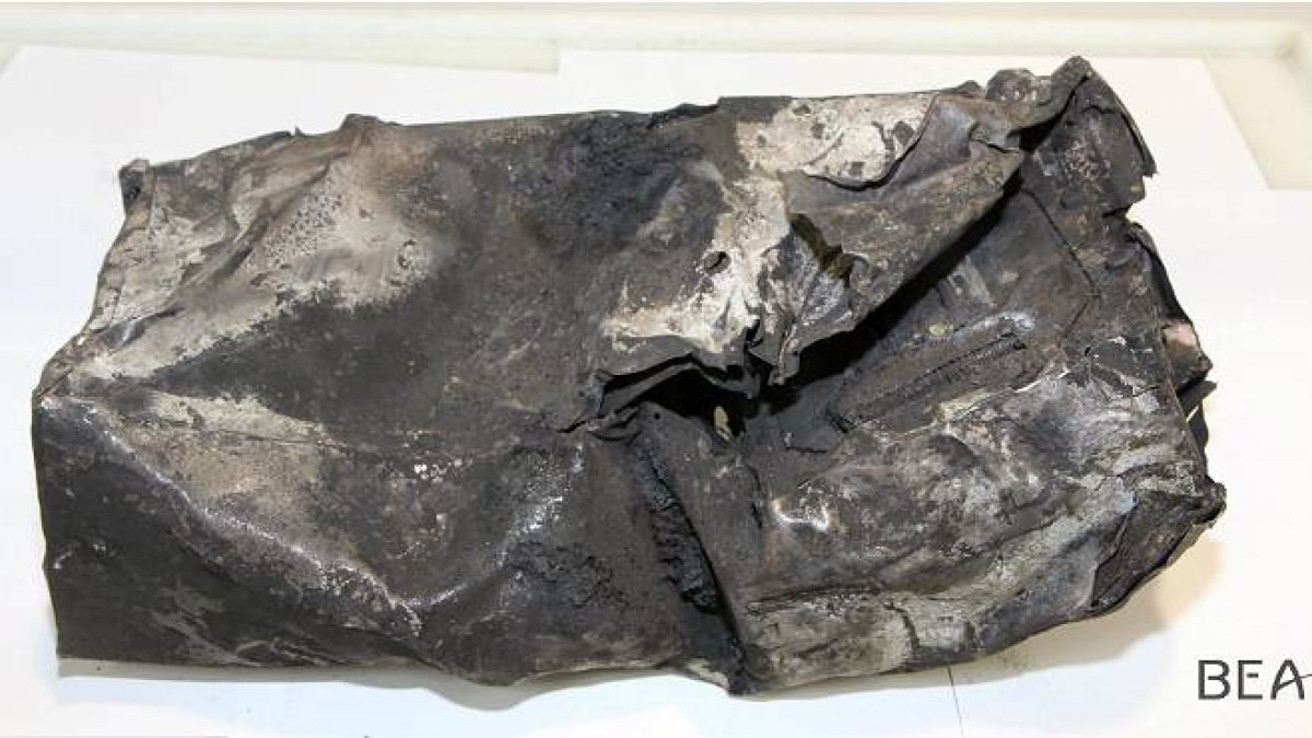 La segunda caja negra confirma que, a medida que el Airbus descendía, el copiloto aumentaba la velocidad con los Alpes como destino.-Foto: EFE