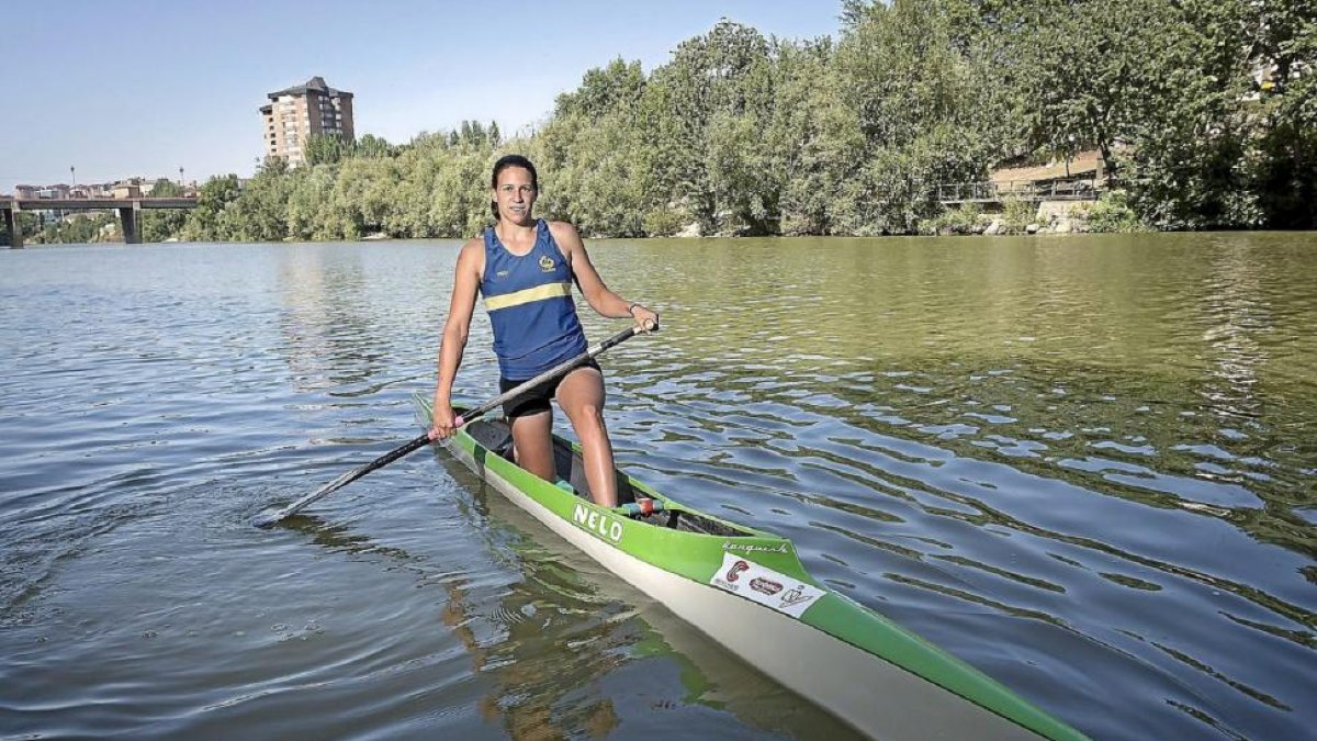 La palista Patricia Coco, durante un entrenamiento en el Pisuerga.-Miguel Ángel Santos