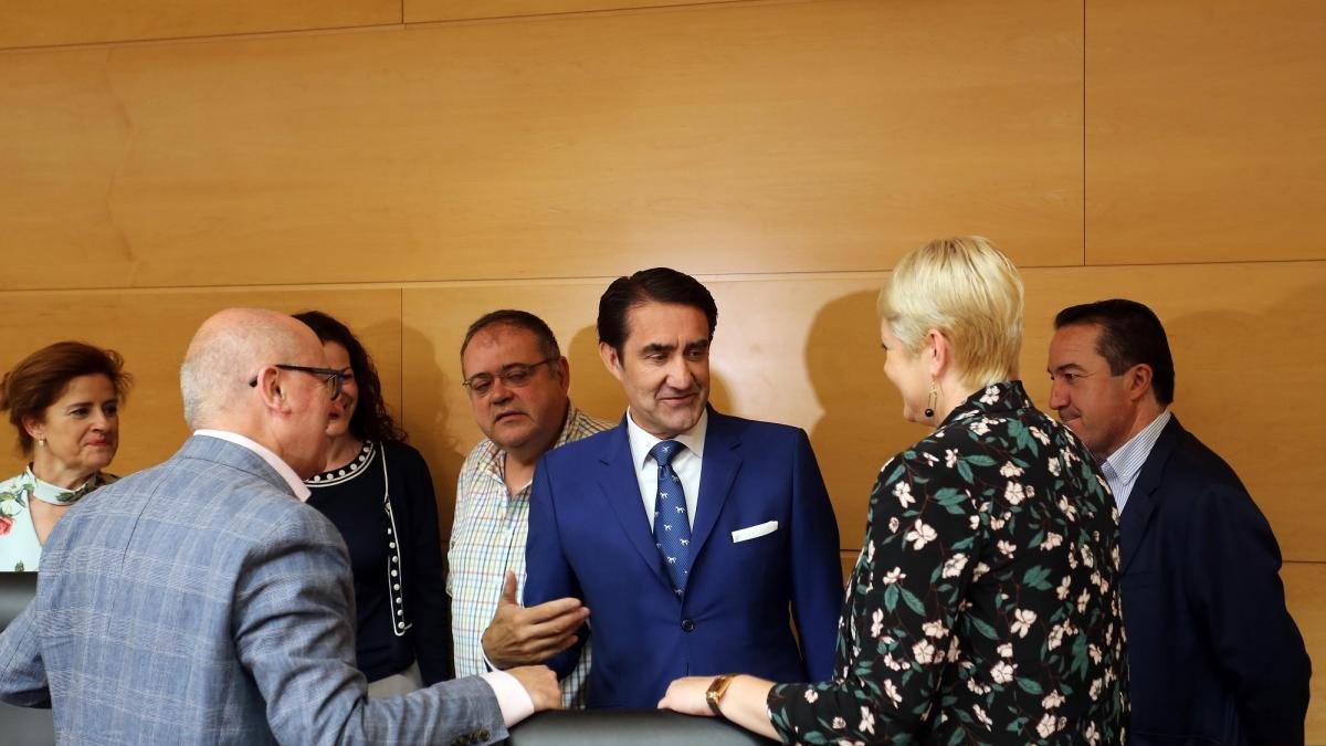 El consejero de Fomento y Medio Ambiente, Juan Carlos Suárez-Quiñones, explicó en las Cortes el operativo anti incendios.-ICAL