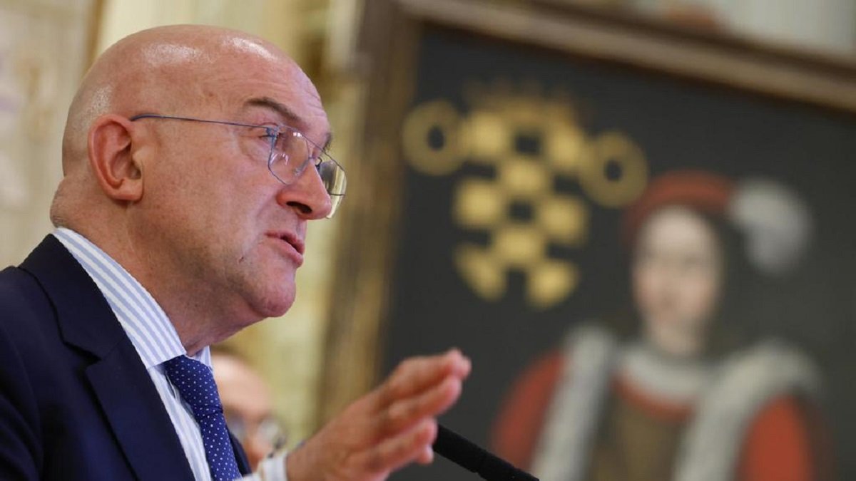 Jesús Julio Carnero interviene en el Ayuntamiento.-E. M.