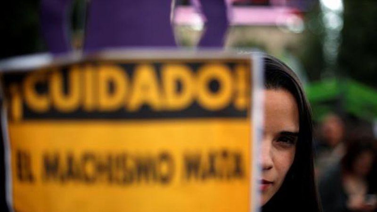 En lo que va de año, en Chile se han registrado 15 feminicidios, mientras otros 35 han sido frustrados. Las estadísticas oficiales señalan que en 2016 se cometieron 34 feminicidios, mientras en 2015 los casos sumaron 45 y 40 en 2014.-EFE / ARCHIVO