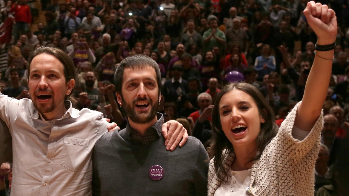 Pablo Iglesias, Juanma del Olmo e Irene Montero, en una imagen de archivo durante un mitin en Valladolid. ICAL