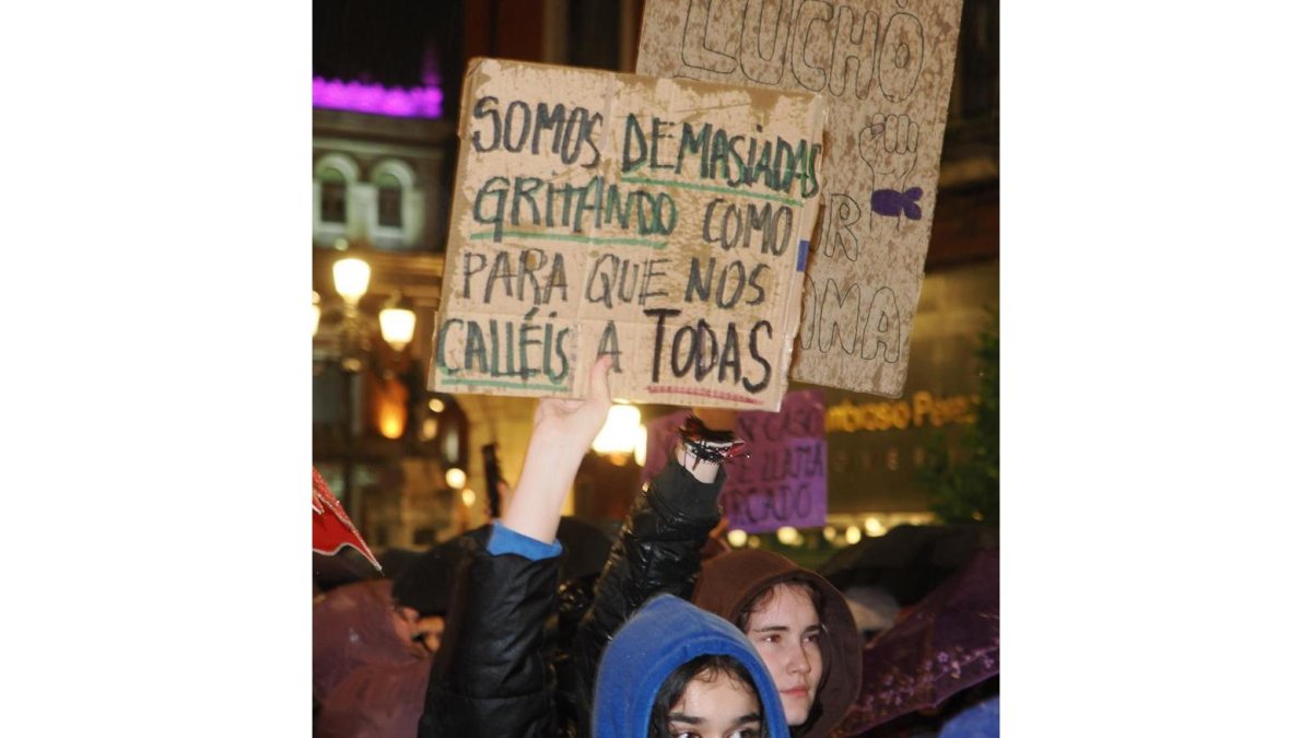Fotos de la manifestación del 8M en Valladolid. PHOTOGENIC