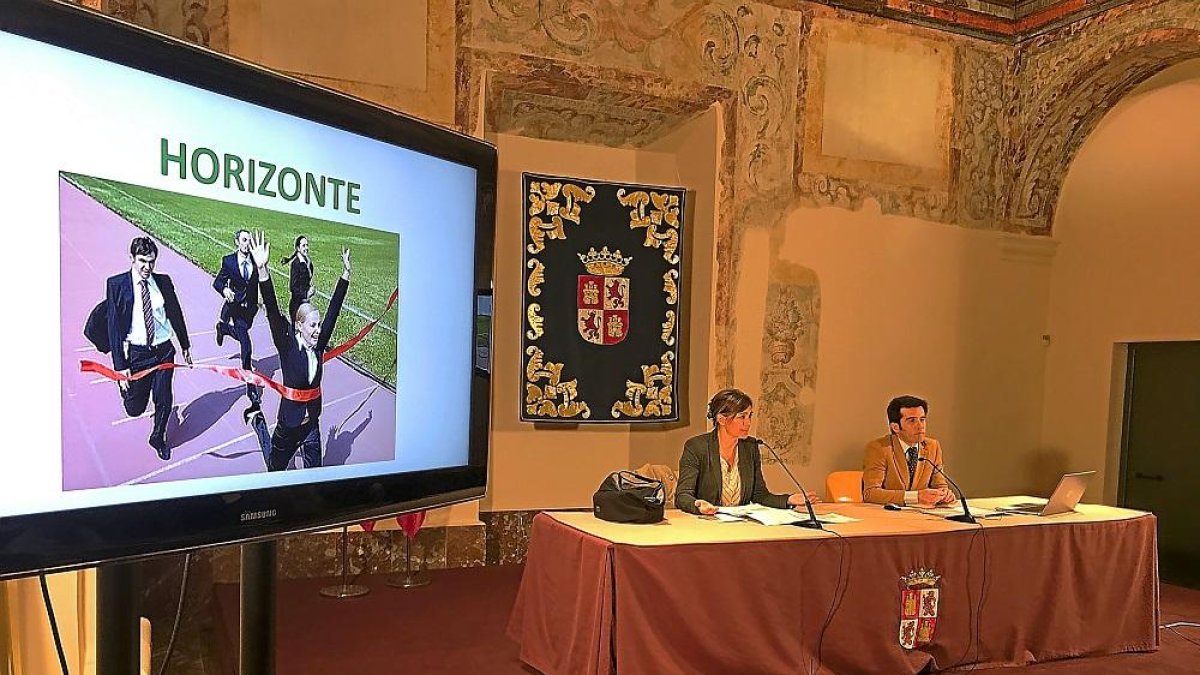 Ana Ruth Domínguez y Alfonso Lahuerta ayer en la sala Fray Pío en el Monasterio del Prado con motivo de la presentación del PROAD.-G. VELASCO