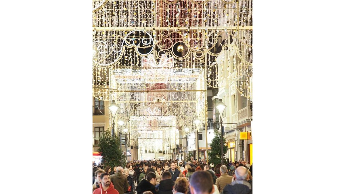 VALLADOLID. 24/11/22. PHOTOGENIC. ENCENDIDO DE LAS LUCES DE NAVIDAD.