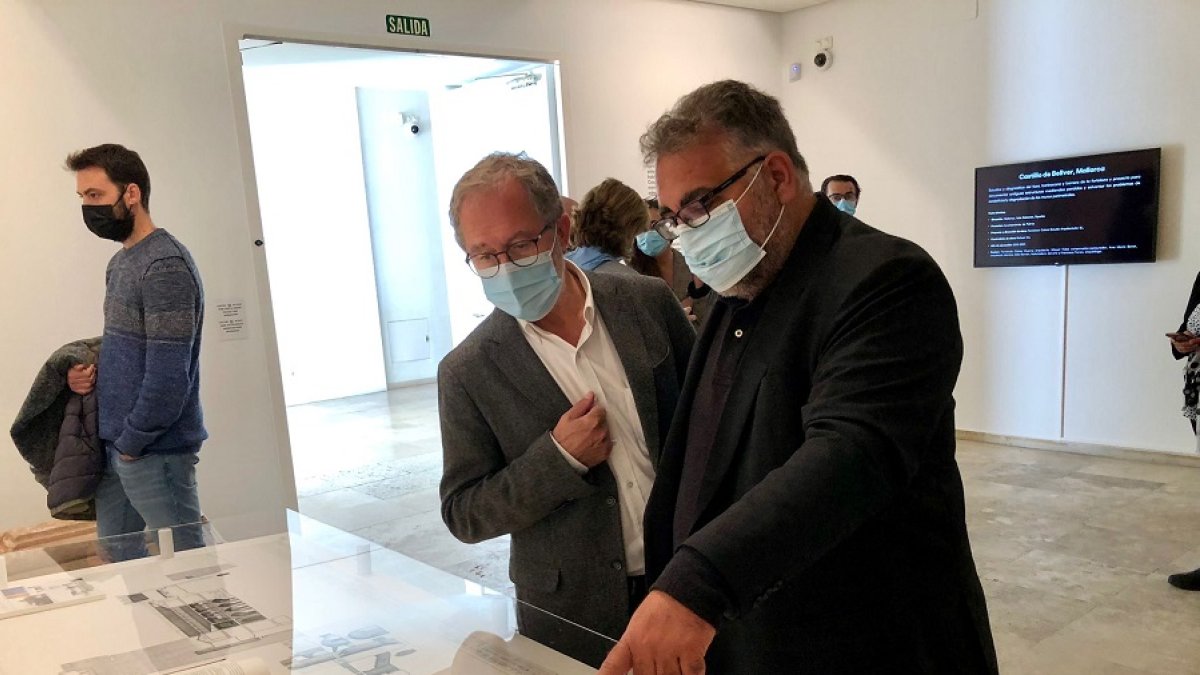 Manuel Saravia y Fernando Cobos, ayer, en el MPH. | E.M.