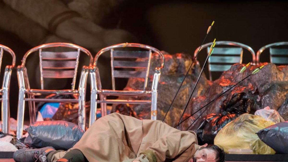 Pase gráfico del estreno de 'Escenas de caza', de Malditos Compañía, en el Teatro Calderón-R. VALTERO / ICAL
