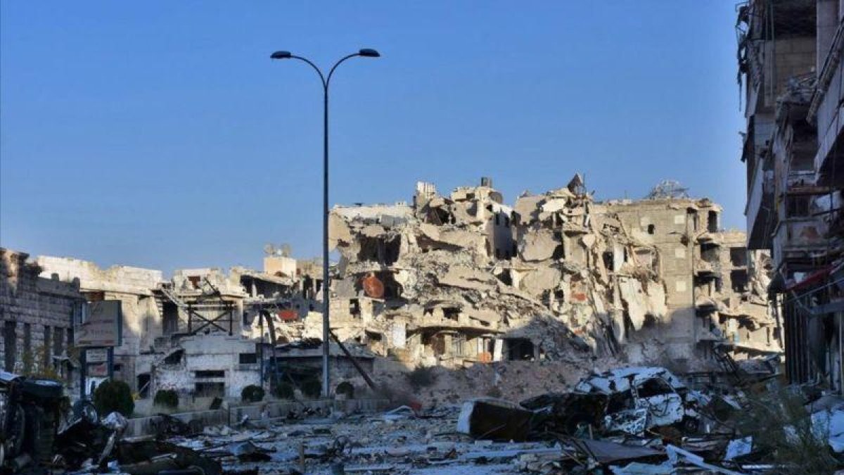 Edificios destruidos por los bombardeos en el barrio de Bustan al-Basha de Alepo, Síria.-AFP / GEORGE OURFALIAN