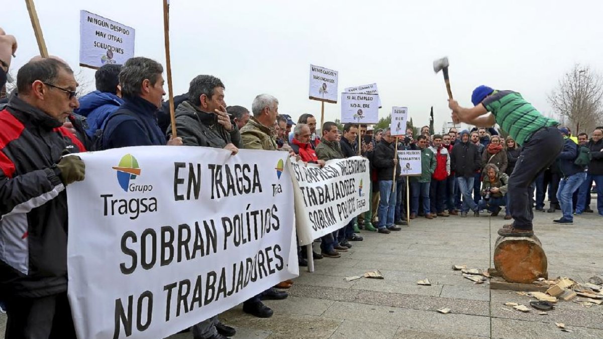Los trabajadores del Grupo Tragsa secundan una nueva jornada de huelga y protestan frente a las Cortes de Castilla y León-Ical