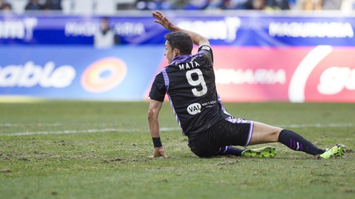Jaime Mata se lamenta durante un partido del Real Valladolid-EL MUNDO