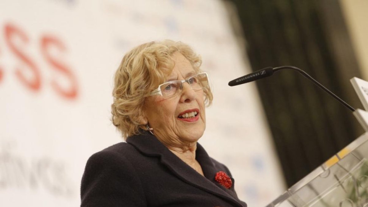 La alcaldesa de Madrid Manuela Carmena participa en un desayuno informativo de Europa Press.-/ AGUSTIN CATALAN