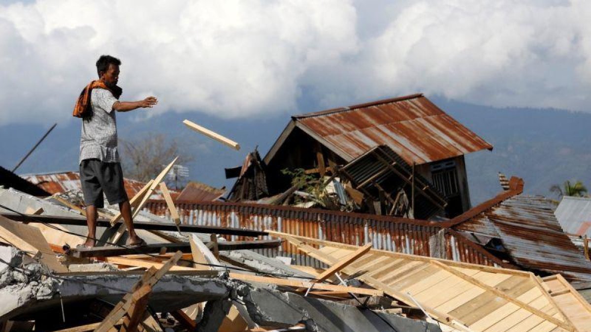 El Servicio Geológico de Estados Unidos, que registra la actividad sísmica en todo el mundo, situó el hipocentro a 10 kilómetros de profundidad bajo el lecho marino.-X00511