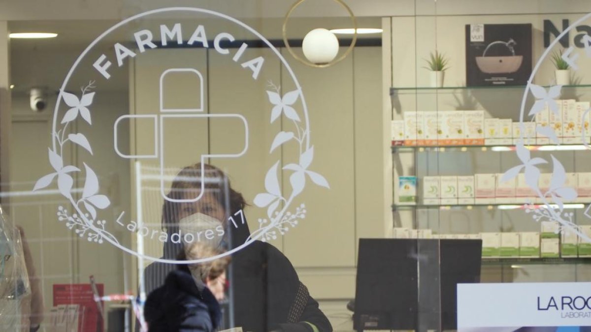 Fin de la obligación de llevar mascarillas en farmacias y hospitales.- PHOTOGENIC