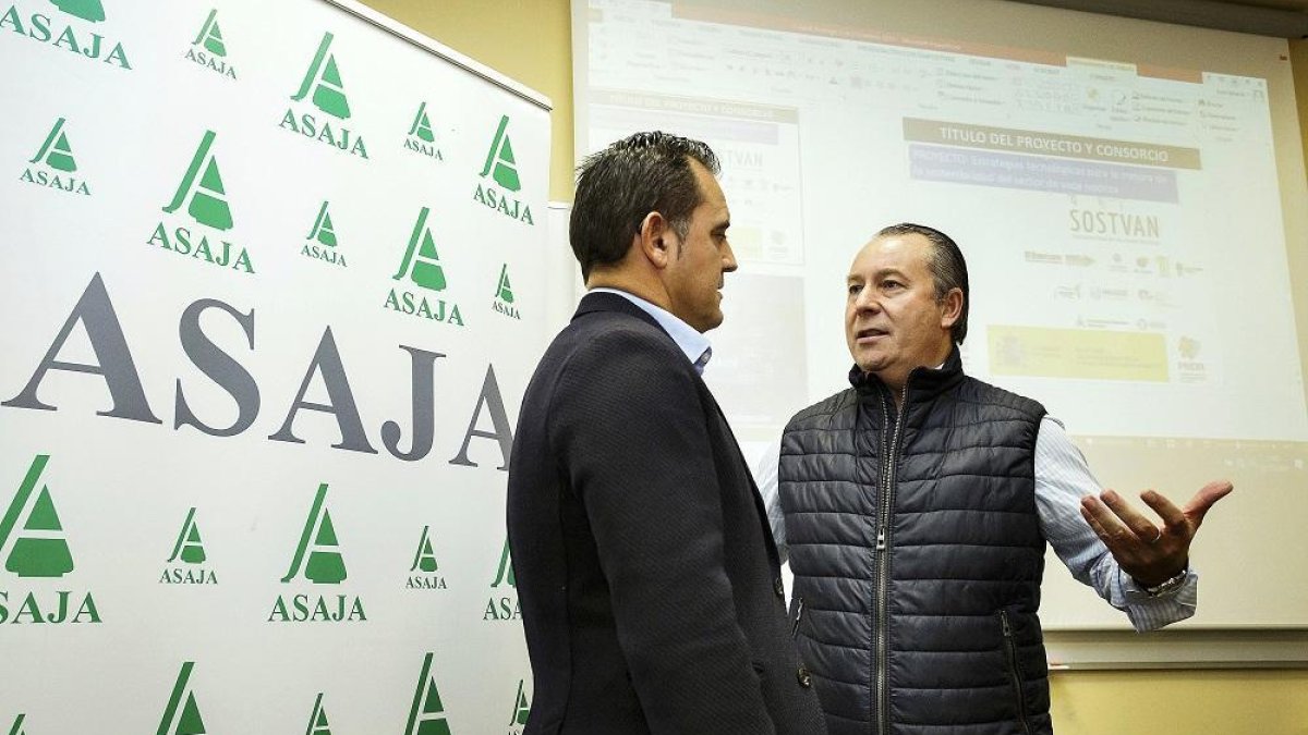 El presidente de Asaja Salamanca, Juan Luis Delgado, y Donaciano Dujo.-ICAL