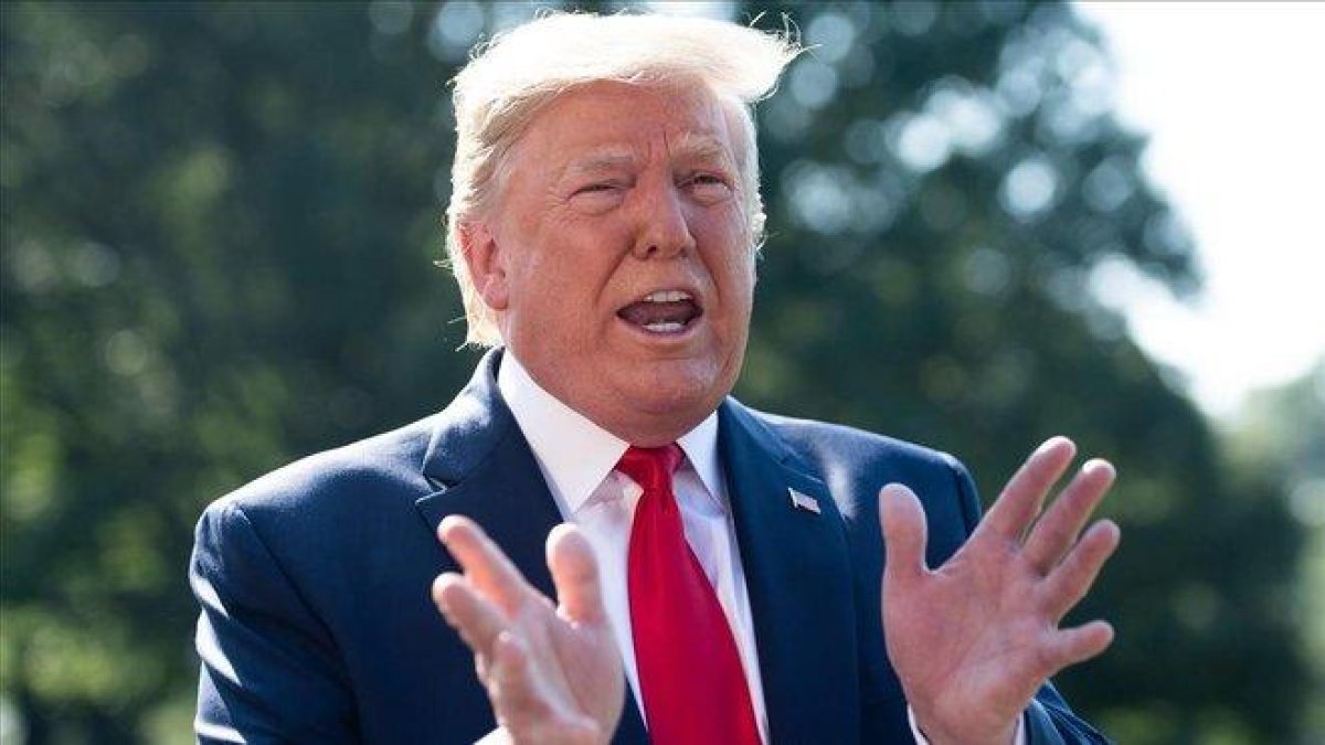 Trump habla a la prensa este martes antes de viajar e South Lawn.-AFP / SAUL LOEB
