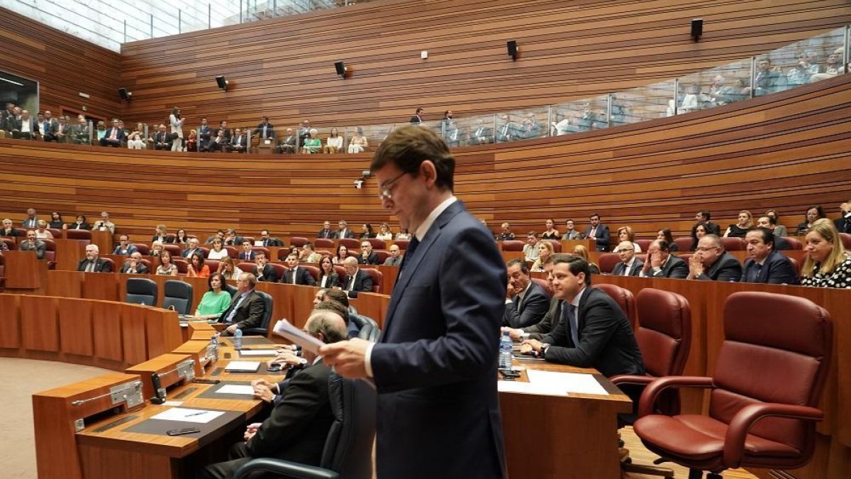 Alfonso Fernández Mañueco durante el Debate de Investidura-ICAL
