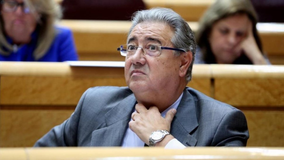 Zoido dará explicaciones por el operativo policial para el referéndum del 1-O.-JUAN MANUEL PRATS